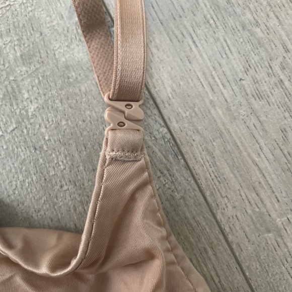 Sleek Victoria’s Secret Nude Bombshell Bra 32B - Picture 7 of 7